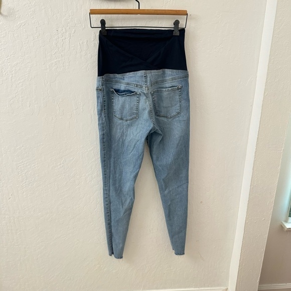 Isabel Maternity Light Wash Distressed Over Belly Jeans Size 4 - Picture 4 of 6